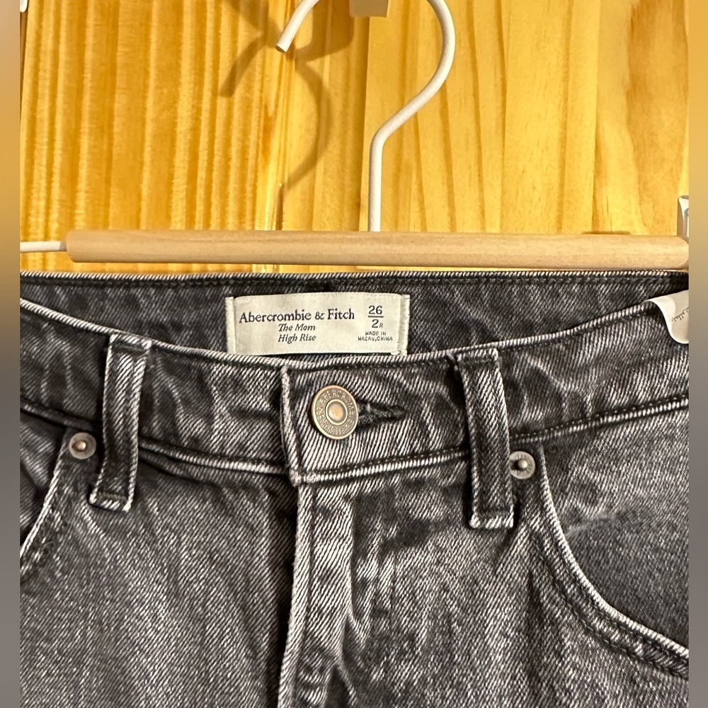 Abercrombie & Fitch The mom jeans